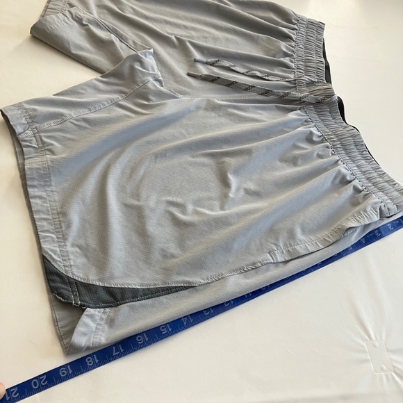 Under Armour Men’s Elevated Woven 2.0 Shorts 1362289 Light Gray Size XL Fitted - Picture 9 of 16